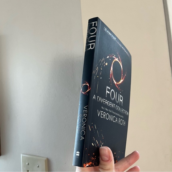 Divergent Books Uk Edition - Picture 6 of 7